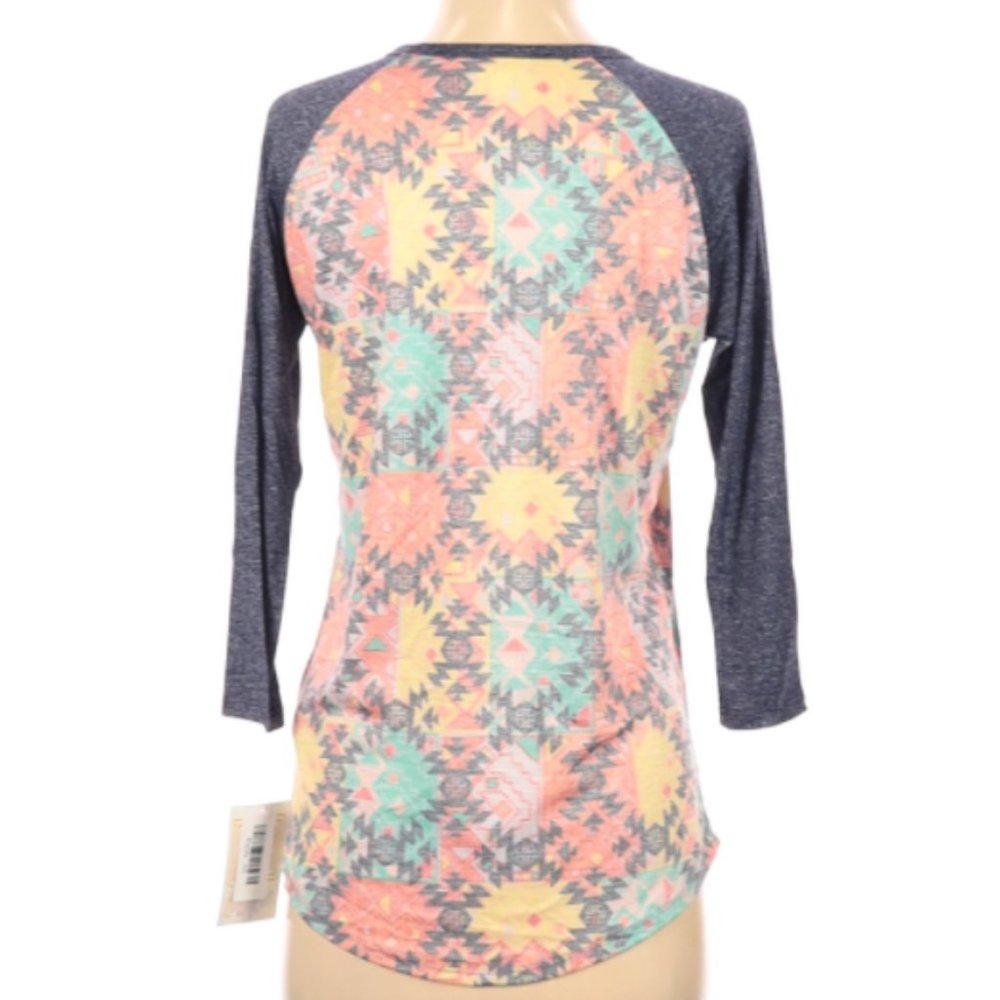 🔥 Lularoe Randy Raglan Tee Shirt Multi Geo Print - Picture 4 of 7